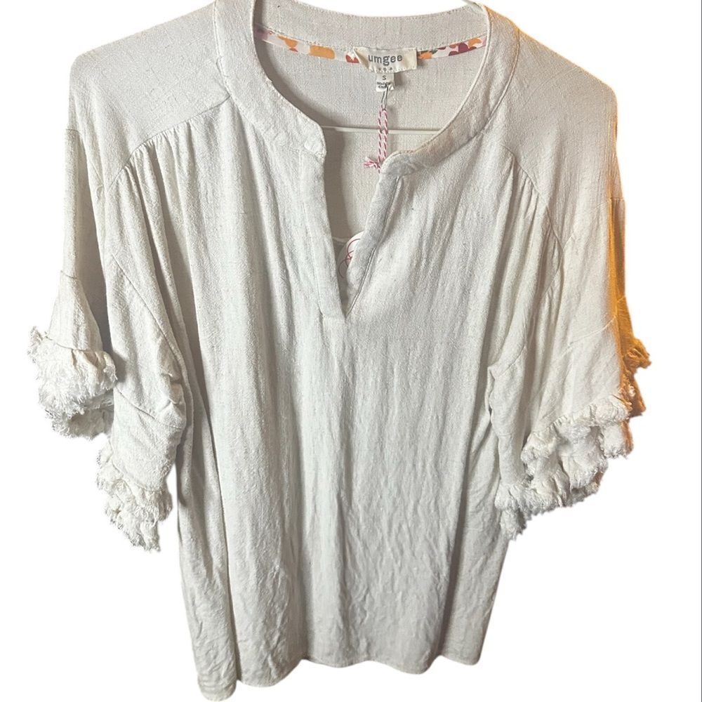 Umgee Linen Shirt with ruffled sleeves. Size small. NWT